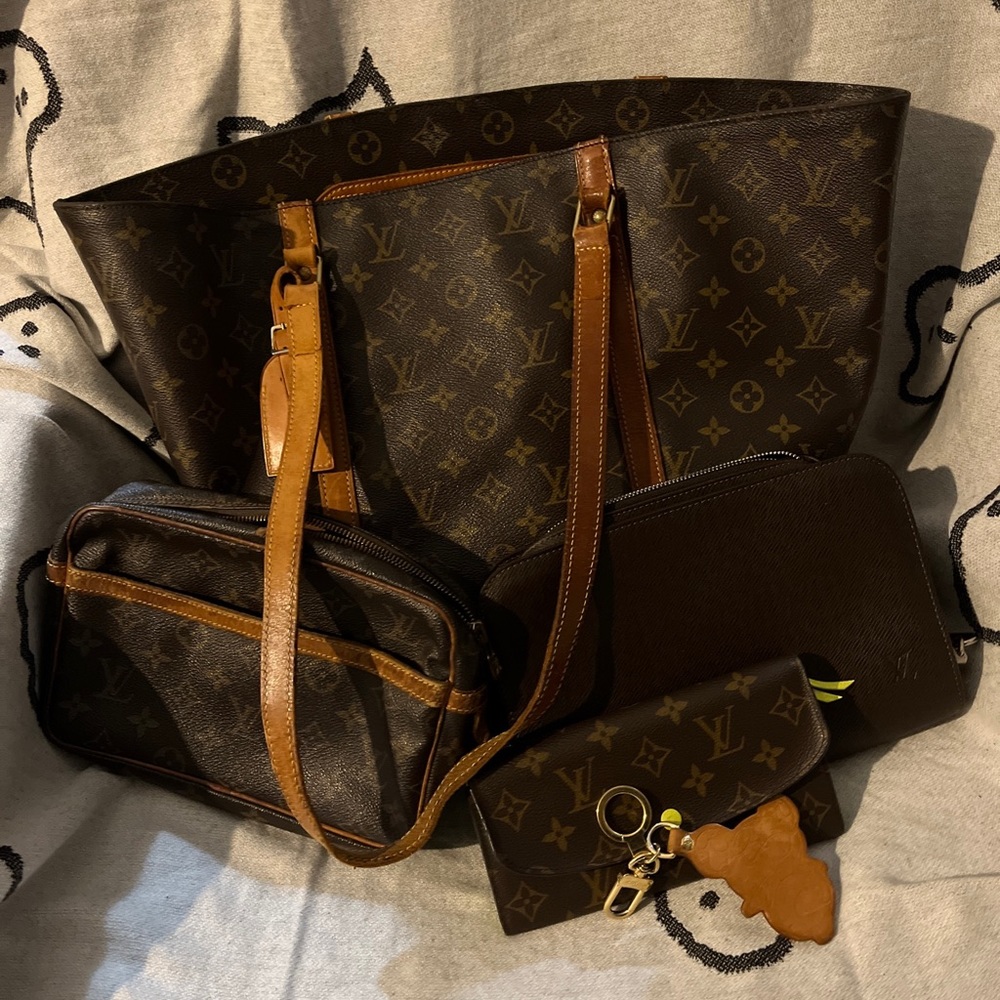 - Louis Vuitton Vintage- tote, wallet, cosmetic bag, ouch, keychain plus